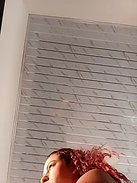 Snapshot of Mommy-Hot chatting on February 27, 1:44 pm Mommy-Hot online show from February 27, 1:44 pm