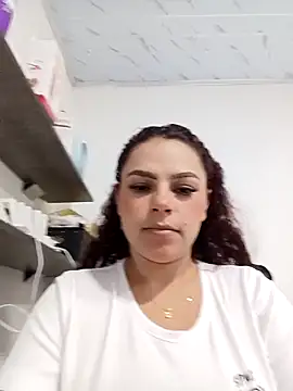 Snapshot of Mommy-Hot chatting on February 17, 1:58 am Mommy-Hot online show from February 17, 1:58 am