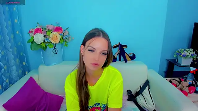 LindaaLu online show from June 10, 2:57 am