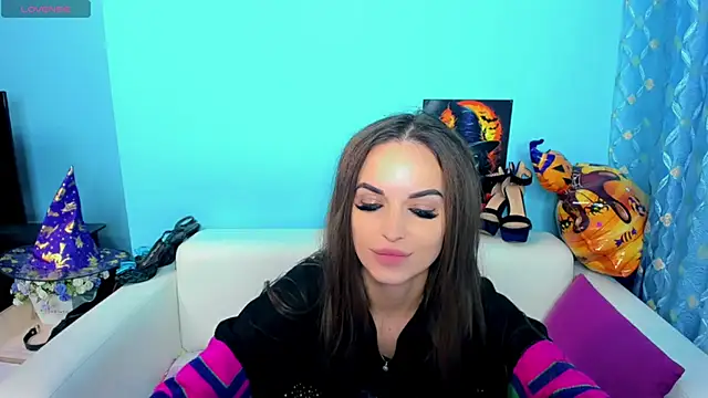 LindaaLu online show from November 13, 3:10 am