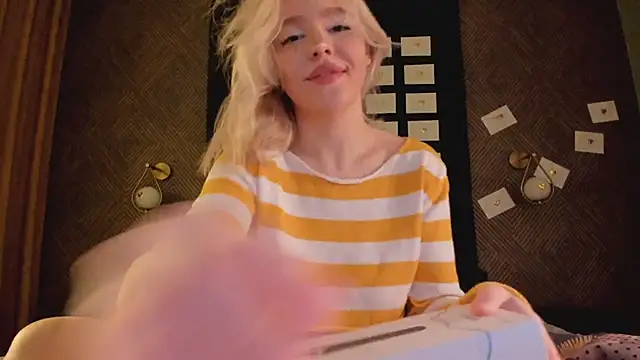 Anna Robinson online show from April 3, 1:34 am