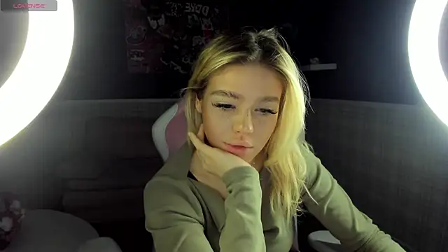 Anna Robinson online show from February 9, 10:52 pm