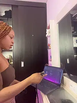 Melany Williams online show from May 18, 2:44 pm