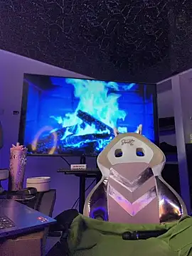 Melany Williams online show from April 1, 1:01 pm