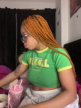 Melany Williams online show from April 13, 1:31 am