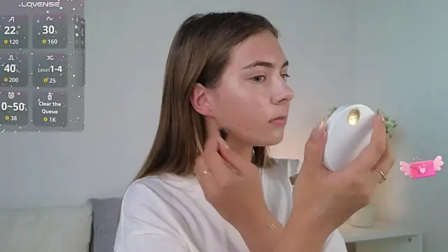 chloi hes online show from October 10, 9:10 am