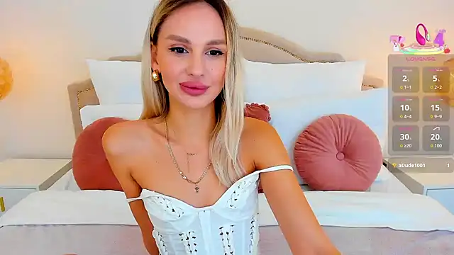 Snapshot of MissLoou chatting on October 17, 5:33 am MissLoou online show from October 17, 5:33 am