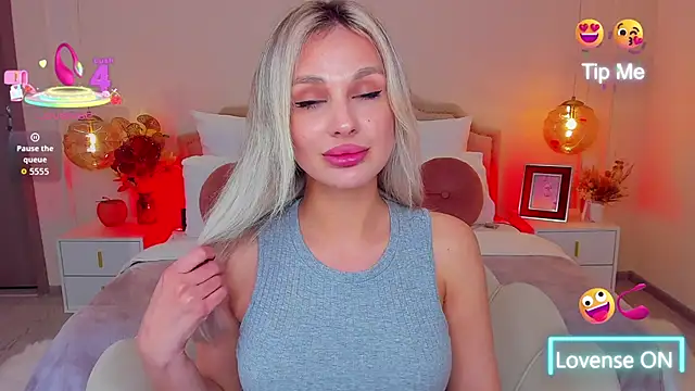 MissLoou online show from May 8, 5:11 am