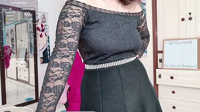 Snapshot of RoxaneEvans_ chatting on July 17, 8:06 pm RoxaneEvans online show from July 17, 8:06 pm