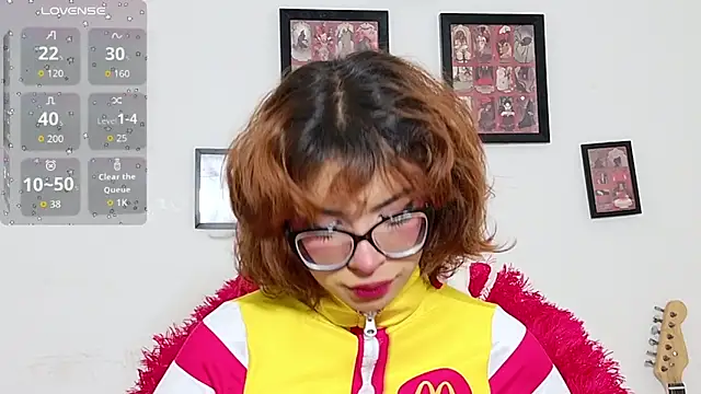 RoxaneEvans  online show from April 6, 8:32 pm