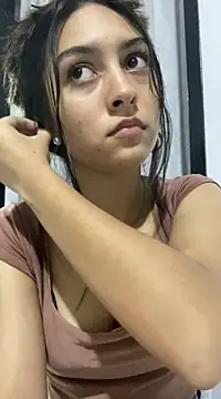 Snapshot of Emelie_Ch1 chatting on March 6, 2:19 am Emelie Ch1 online show from March 6, 2:19 am