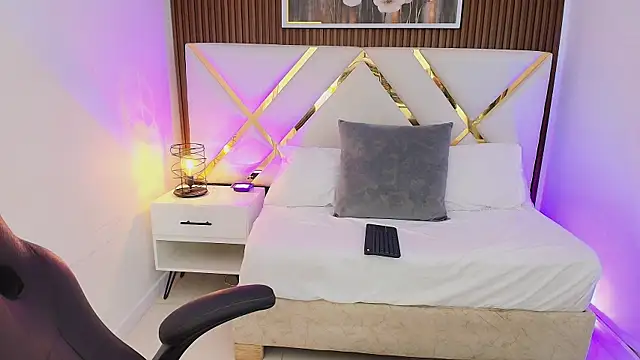 Emelie Ch1 online show from April 10, 7:37 am