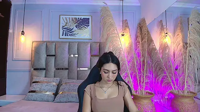 Snapshot of Emelie_Ch1 chatting on March 6, 5:24 am Emelie Ch1 online show from March 6, 5:24 am