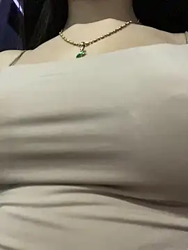 Snapshot of Emelie_Ch1 chatting on March 20, 2:29 am Emelie Ch1 online show from March 20, 2:29 am