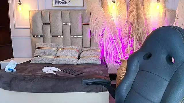 Snapshot of Emelie_Ch1 chatting on March 9, 4:00 pm Emelie Ch1 online show from March 9, 4:00 pm