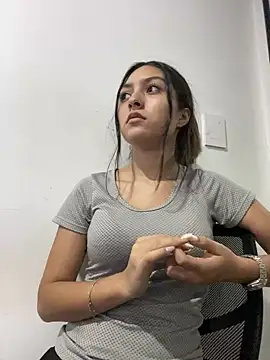 Snapshot of Emelie_Ch1 chatting on March 18, 10:48 pm Emelie Ch1 online show from March 18, 10:48 pm