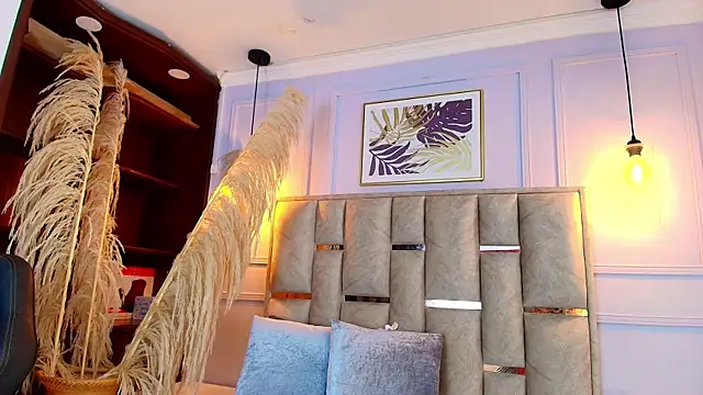 Snapshot of Emelie_Ch1 chatting on March 20, 5:35 am Emelie Ch1 online show from March 20, 5:35 am