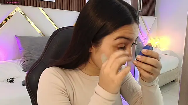 Emelie Ch1 online show from April 8, 3:52 am