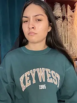 Snapshot of Emelie_Ch1 chatting on March 14, 12:32 am Emelie Ch1 online show from March 14, 12:32 am