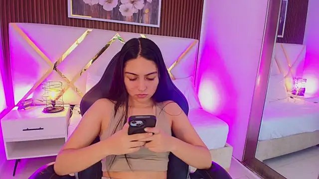 Snapshot of Emelie_Ch1 chatting on June 4, 3:00 am Emelie Ch1 online show from June 4, 3:00 am