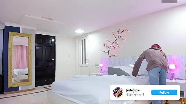 charolbruce 1 online show from April 15, 12:10 pm