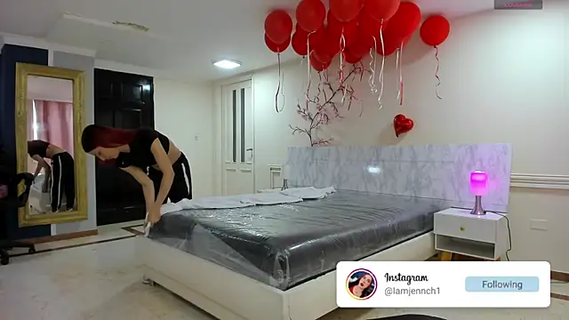 charolbruce 1 online show from May 26, 12:03 pm