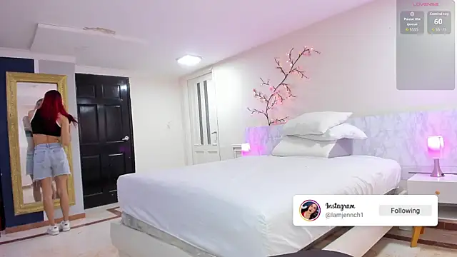 charolbruce 1 online show from April 3, 12:00 pm