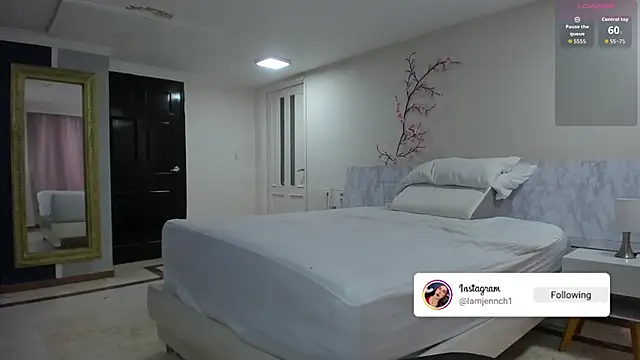 charolbruce 1 online show from March 3, 11:39 am