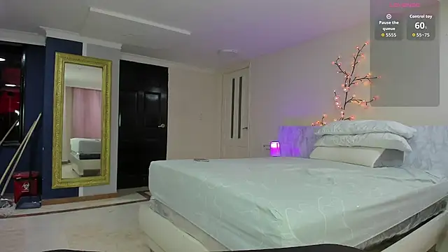 charolbruce 1 online show from October 28, 11:31 am