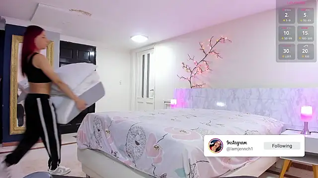 charolbruce 1 online show from March 26, 11:52 am