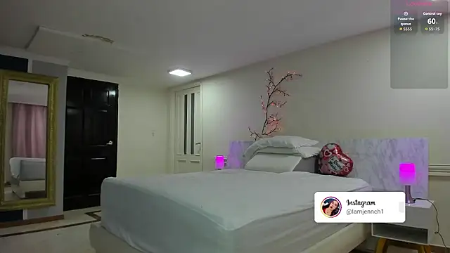 charolbruce 1 online show from February 23, 11:33 am