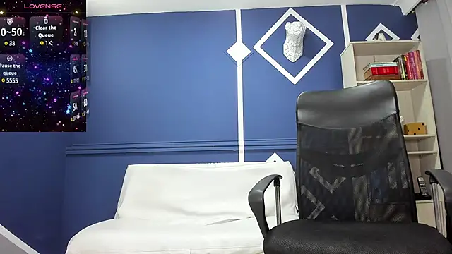 charolbruce 1 online show from March 14, 5:46 pm