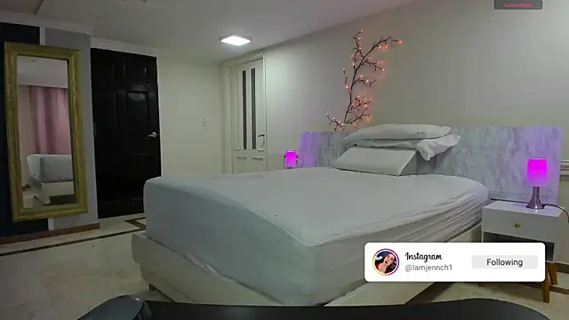 charolbruce 1 online show from February 26, 11:43 am