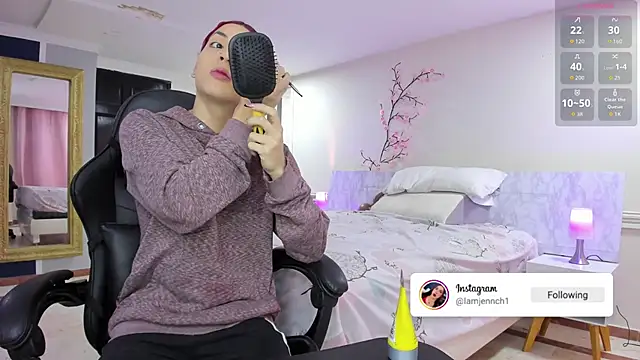 charolbruce 1 online show from January 17, 11:47 am