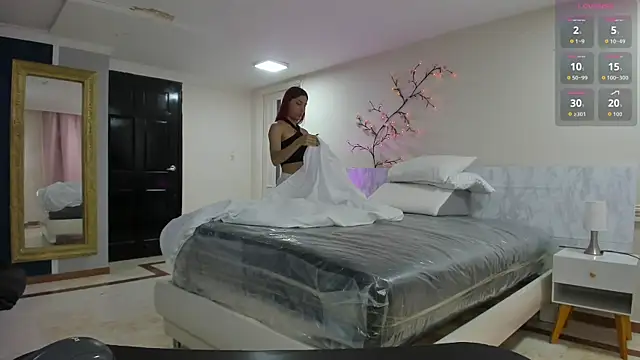 charolbruce 1 online show from April 2, 11:50 am