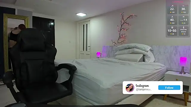 charolbruce 1 online show from March 7, 11:59 am