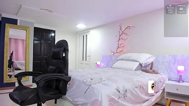 charolbruce 1 online show from February 3, 12:21 pm