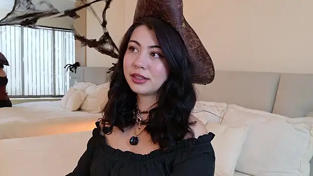 Zoe Benson online show from October 29, 1:10 pm