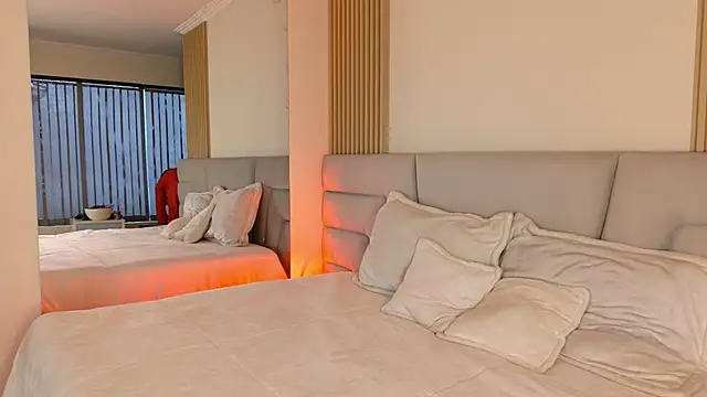 Zoe Benson online show from March 7, 11:59 am