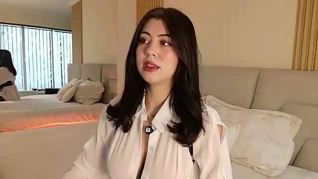 Zoe Benson online show from November 11, 1:17 pm