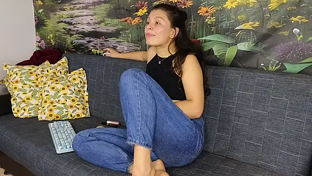 Snapshot of MadameDeFeu chatting on October 13, 12:29 pm MadameDeFeu online show from October 13, 12:29 pm