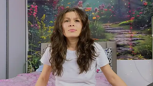 Snapshot of MadameDeFeu chatting on February 27, 11:17 am MadameDeFeu online show from February 27, 11:17 am