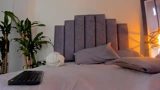 gabriela  gomez online show from November 28, 1:55 pm