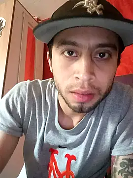 Snapshot of Mich_Stev9524 chatting on February 3, 10:48 pm Mich Stev9524 online show from February 3, 10:48 pm