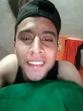 Snapshot of Mich_Stev9524 chatting on December 21, 2:30 pm Mich Stev9524 online show from December 21, 2:30 pm