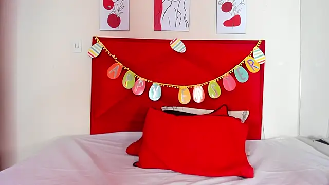 DakotaHoland online show from April 7, 7:37 pm