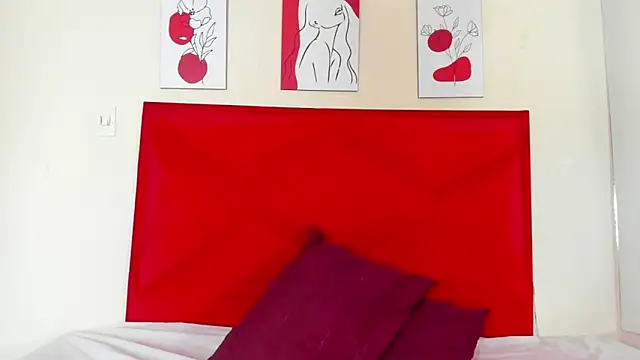DakotaHoland online show from June 10, 12:45 am