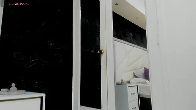 AbigailWilliams  online show from January 9, 11:17 am