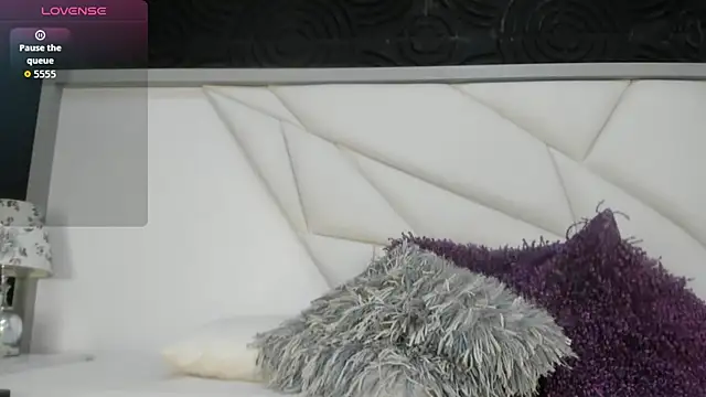 AbigailWilliams  online show from December 4, 11:20 am