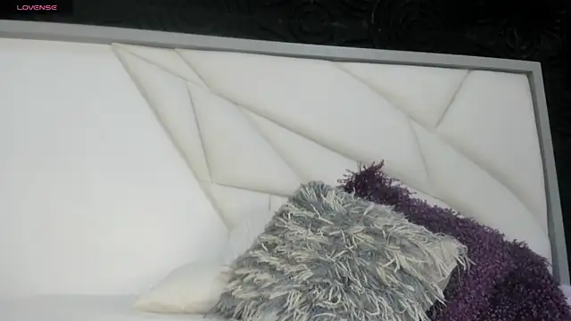 AbigailWilliams  online show from November 22, 11:20 am